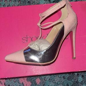 Shoedazzle pink suede shoes 8.5